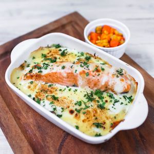 Cheesa Baked Salmon with mashed potato