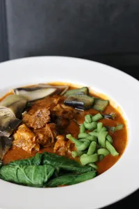 Taste on Tray A2 - Beef Kare-Kare (Large Tray)
